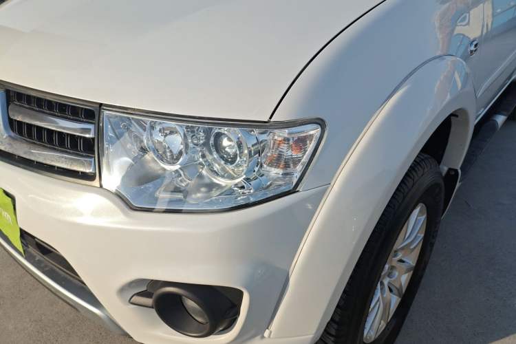 Used Mitsubishi Pajero Sport 2013 3.0L Automatic 4x4 Flagship Edition Left Front Headlight