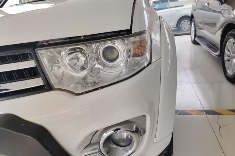 Used Mitsubishi Pajero Sport 2013 3.0L Automatic Two-Wheel Drive Luxury Edition Left Front Headlight