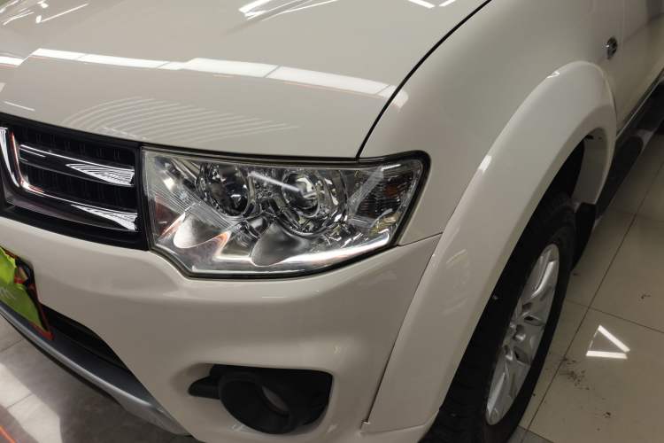 Used Mitsubishi Pajero Sport 2013 2.4L Manual Two-Wheel Drive Comfort Edition Left Front Headlight