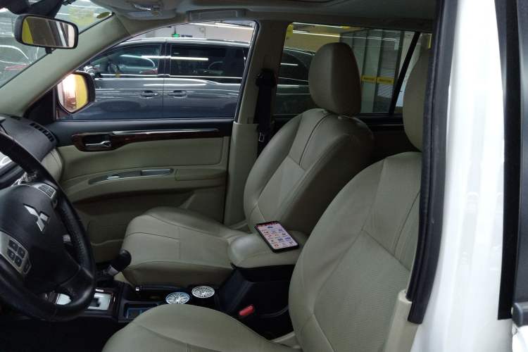 Used Mitsubishi Pajero Sport 2013 3.0L Automatic 4x4 Flagship Edition Left Front Seat
