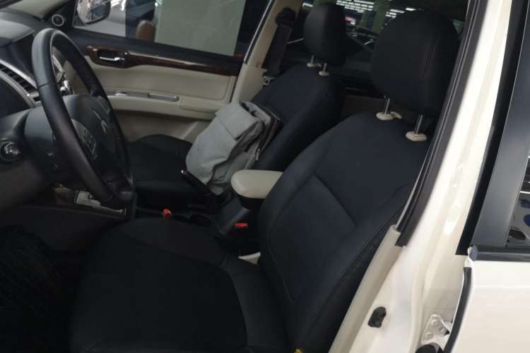 Used Mitsubishi Pajero Sport 2013 3.0L Automatic Two-Wheel Drive Luxury Edition Left Front Seat