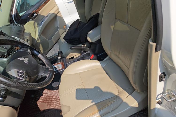 Used Mitsubishi Pajero Sport 2013 3.0L Automatic 4x4 Flagship Edition Left Front Seat
