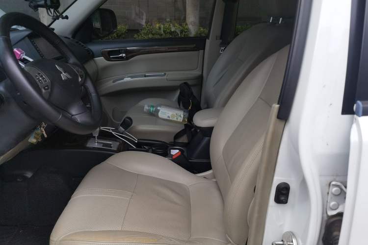 Used Mitsubishi Pajero Sport 2013 3.0L Automatic 4x4 Flagship Edition Left Front Seat