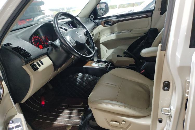 Used Mitsubishi Pajero Sport 2013 3.0L Automatic Two-Wheel Drive Luxury Edition Left Front Seat