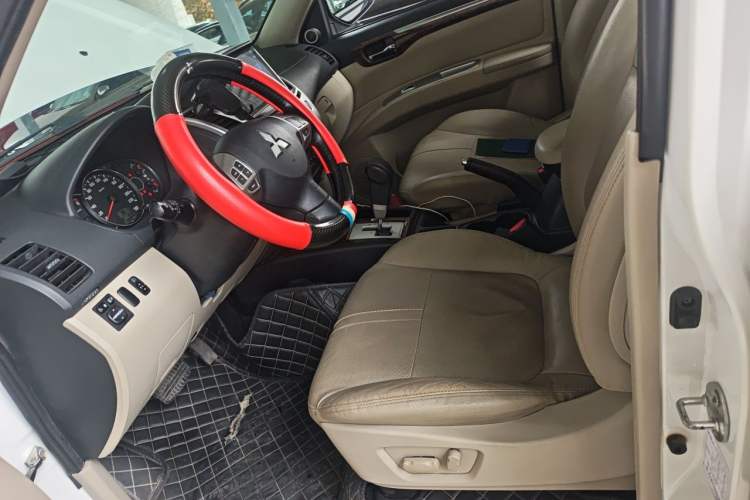 Used Mitsubishi Pajero Sport 2013 3.0L Automatic Two-Wheel Drive Luxury Edition Left Front Seat