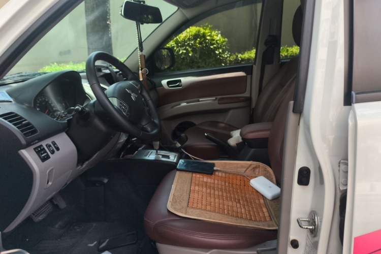 Used Mitsubishi Pajero Sport 2013 3.0L Automatic 4x4 Executive Edition Left Front Seat