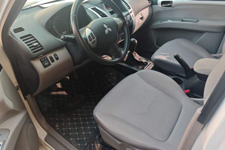 Used Mitsubishi Pajero Sport 2013 2.4L Manual Two-Wheel Drive Comfort Edition Left Front Seat