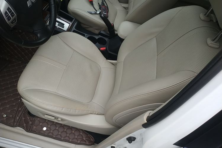 Used Mitsubishi Pajero Sport 2013 3.0L Automatic Two-Wheel Drive Luxury Edition Left Front Seat