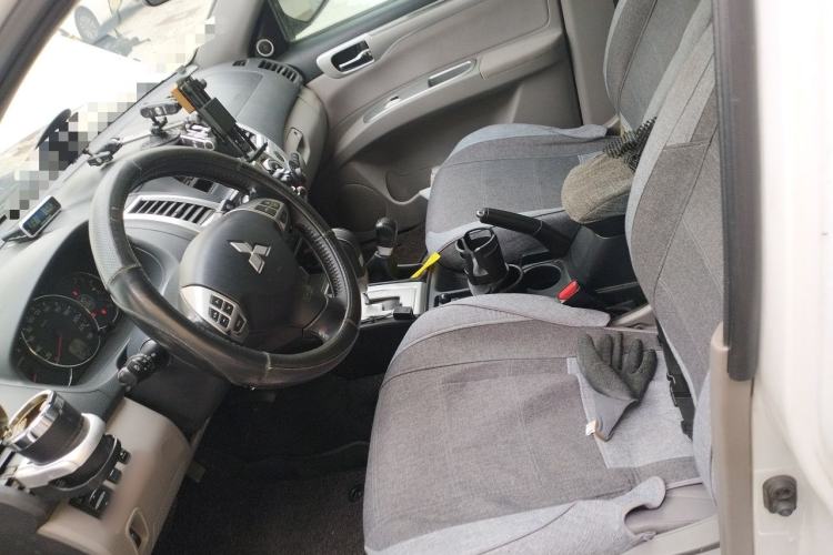 Used Mitsubishi Pajero Sport 2013 3.0L Automatic 4x4 Executive Edition Left Front Seat