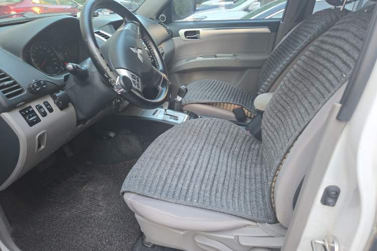 Used Mitsubishi Pajero Sport 2013 3.0L Automatic 4x4 Executive Edition Left Front Seat