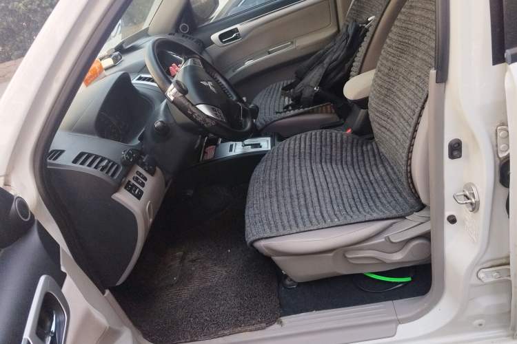Used Mitsubishi Pajero Sport 2013 3.0L Automatic 4x4 Executive Edition Left Front Seat