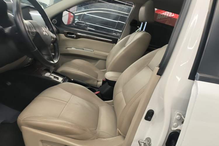 Used Mitsubishi Pajero Sport 2013 3.0L Automatic Two-Wheel Drive Luxury Edition Left Front Seat