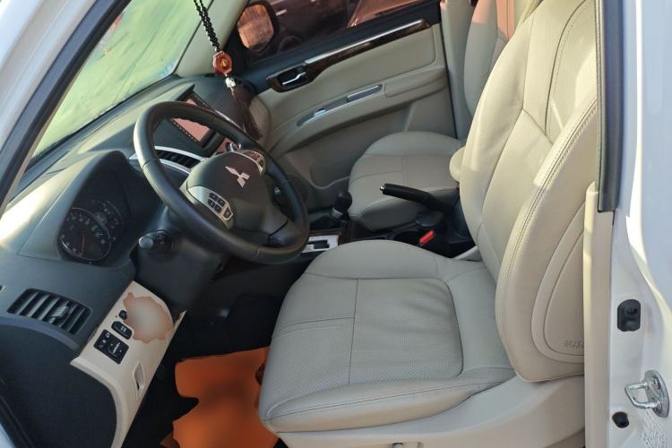 Used Mitsubishi Pajero Sport 2013 3.0L Automatic 4x4 Flagship Edition Left Front Seat
