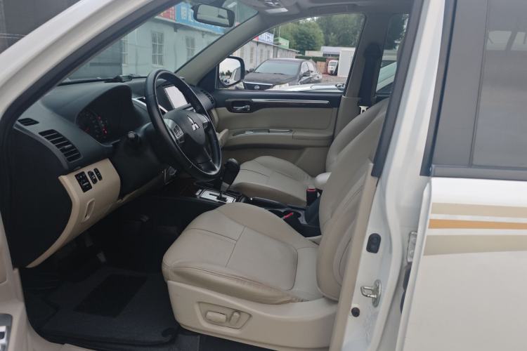 Used Mitsubishi Pajero Sport 2013 3.0L Automatic 4x4 Flagship Edition Left Front Seat