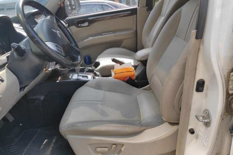 Used Mitsubishi Pajero Sport 2013 3.0L Automatic 4x4 Flagship Edition Left Front Seat