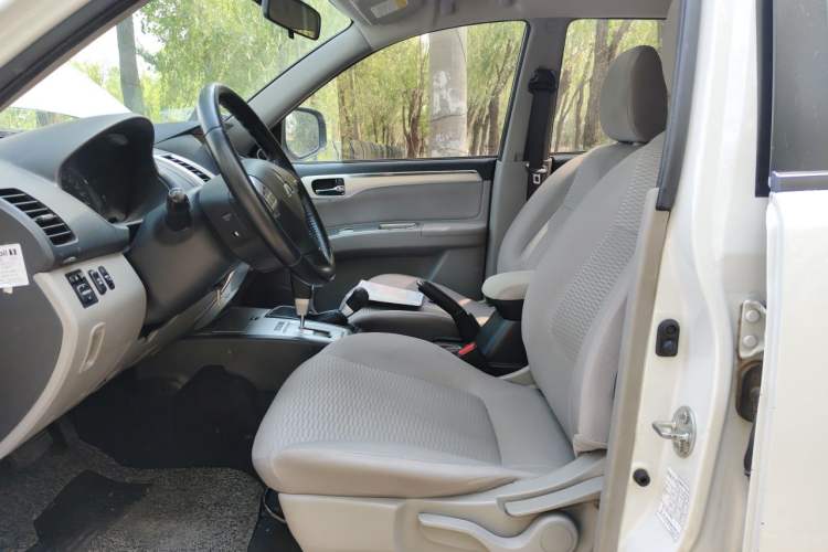 Used Mitsubishi Pajero Sport 2013 3.0L Automatic 4x4 Executive Edition Left Front Seat