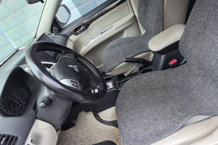 Used Mitsubishi Pajero Sport 2013 3.0L Automatic Two-Wheel Drive Luxury Edition Left Front Seat