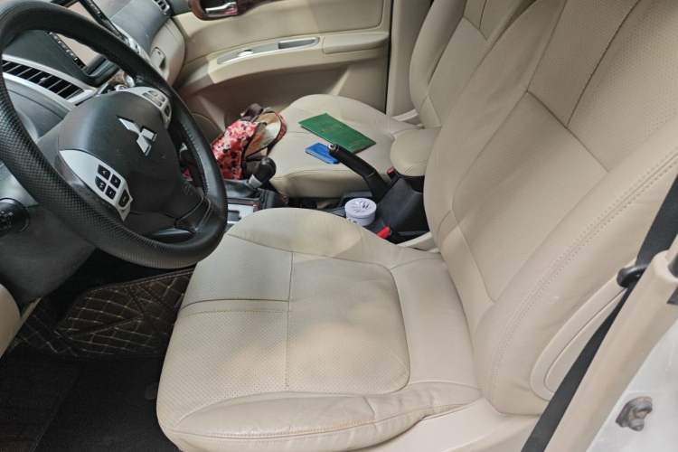 Used Mitsubishi Pajero Sport 2013 3.0L Automatic 4x4 Flagship Edition Left Front Seat