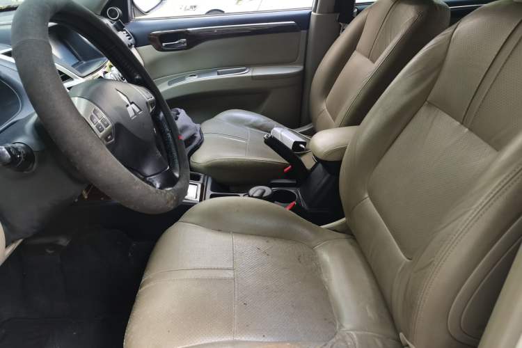 Used Mitsubishi Pajero Sport 2013 3.0L Automatic Two-Wheel Drive Luxury Edition Left Front Seat