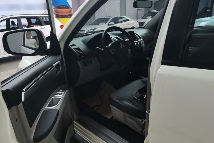 Used Mitsubishi Pajero Sport 2013 2.4L Manual Two-Wheel Drive Comfort Edition Left Front Seat
