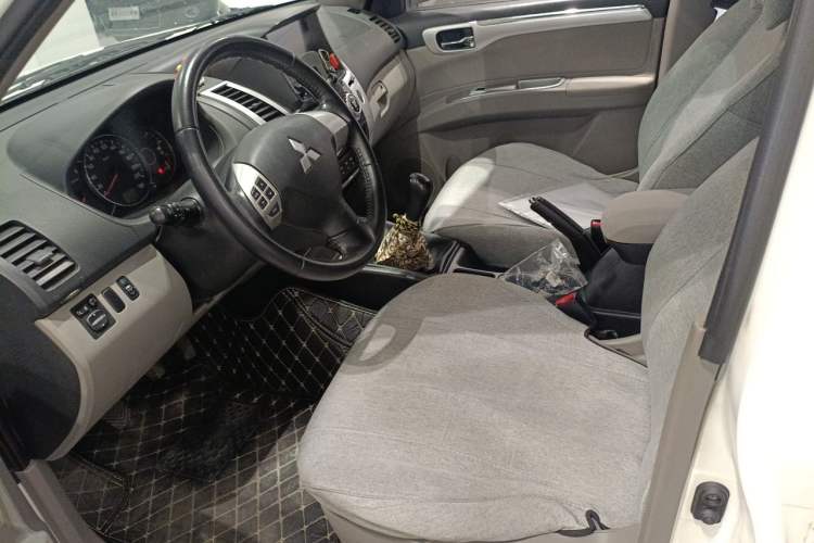 Used Mitsubishi Pajero Sport 2013 2.4L Manual Two-Wheel Drive Comfort Edition Left Front Seat