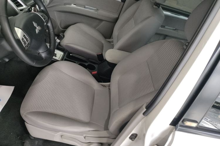 Used Mitsubishi Pajero Sport 2013 3.0L Automatic 4x4 Executive Edition Left Front Seat