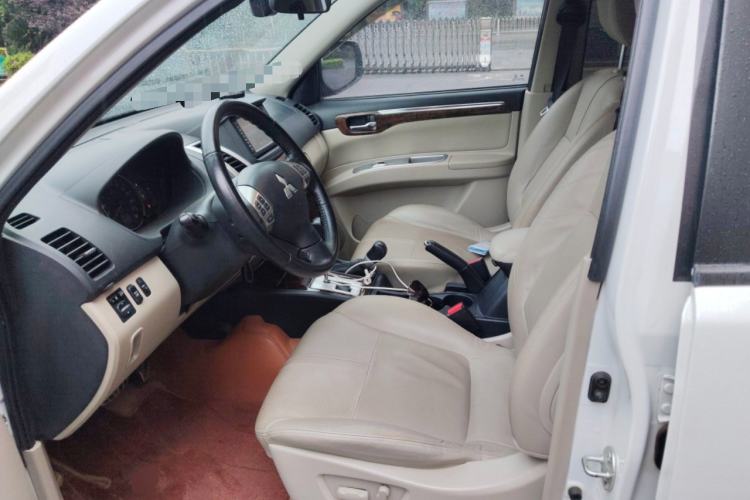 Used Mitsubishi Pajero Sport 2013 3.0L Automatic 4x4 Flagship Edition Left Front Seat
