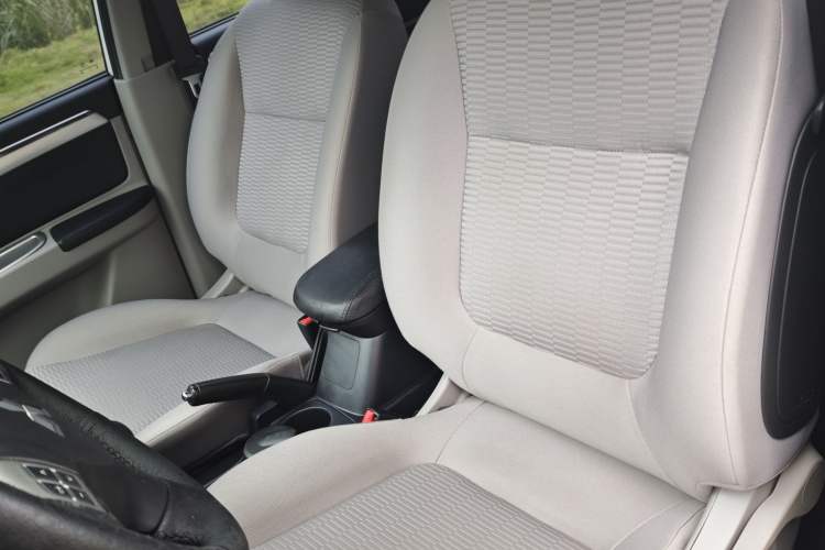 Used Mitsubishi Pajero Sport 2013 3.0L Automatic 4x4 Executive Edition Left Front Seat