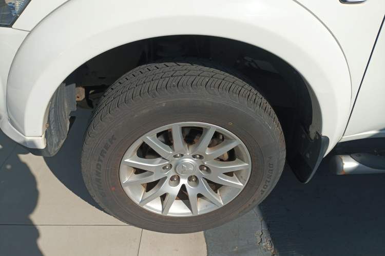 Used Mitsubishi Pajero Sport 2013 2.4L Manual Two-Wheel Drive Comfort Edition Left Front Wheel Hub