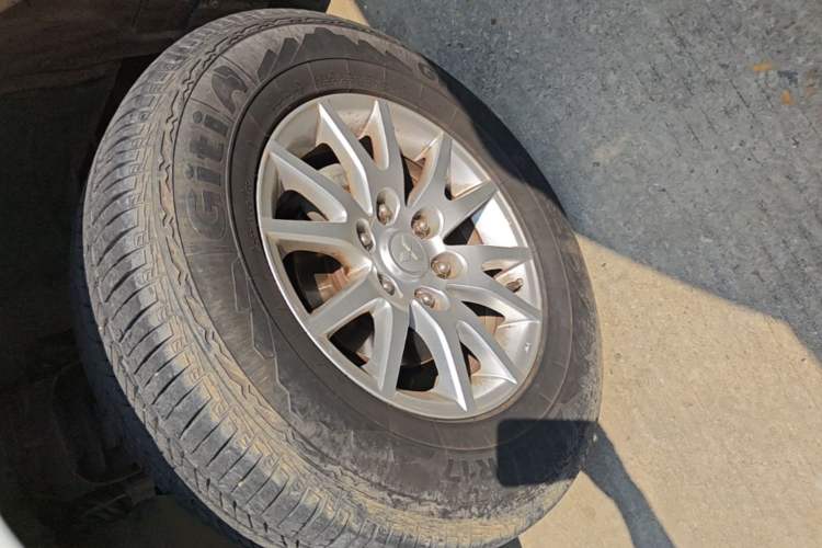 Used Mitsubishi Pajero Sport 2013 3.0L Automatic 4x4 Flagship Edition Left Front Wheel Hub