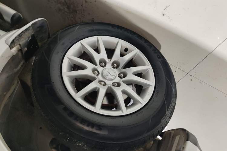 Used Mitsubishi Pajero Sport 2013 3.0L Automatic Two-Wheel Drive Luxury Edition Left Front Wheel Hub