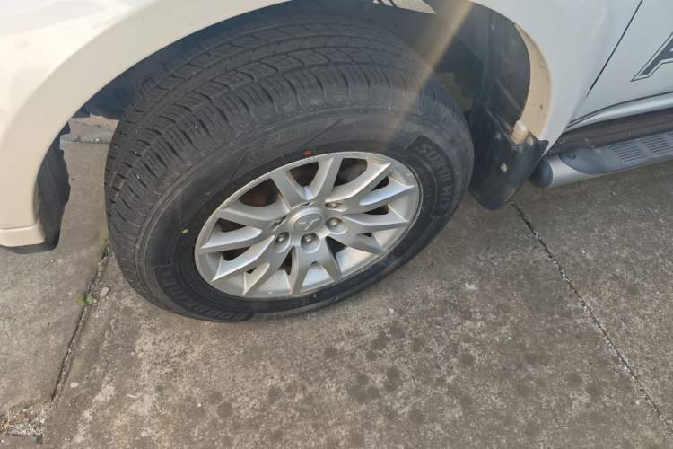 Used Mitsubishi Pajero Sport 2013 2.4L Manual Two-Wheel Drive Comfort Edition Left Front Wheel Hub