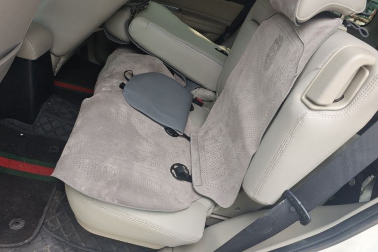 Used Mitsubishi Pajero Sport 2013 3.0L Automatic Two-Wheel Drive Luxury Edition Left Rear Seat