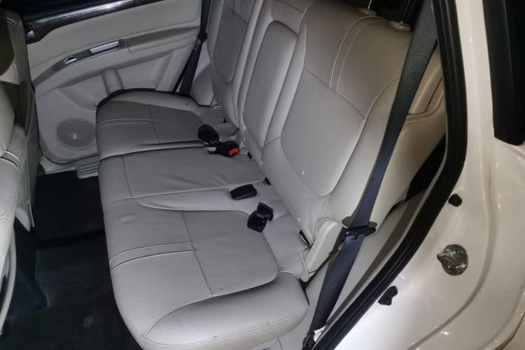 Used Mitsubishi Pajero Sport 2013 3.0L Automatic Two-Wheel Drive Luxury Edition Left Rear Seat