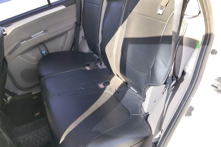 Used Mitsubishi Pajero Sport 2013 2.4L Manual Two-Wheel Drive Comfort Edition Left Rear Seat