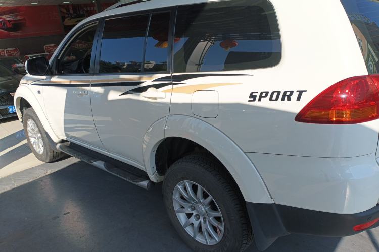 Used Mitsubishi Pajero Sport 2013 2.4L Manual Two-Wheel Drive Comfort Edition Left Side