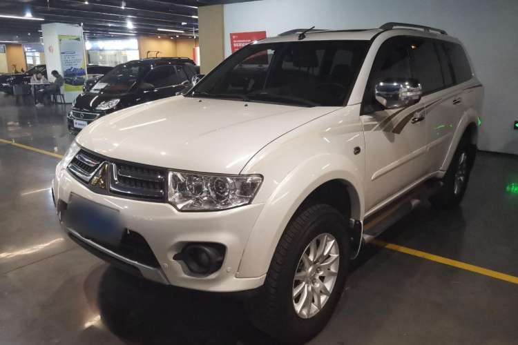 Used Mitsubishi Pajero Sport 2013 3.0L Automatic 4x4 Flagship Edition Left Side