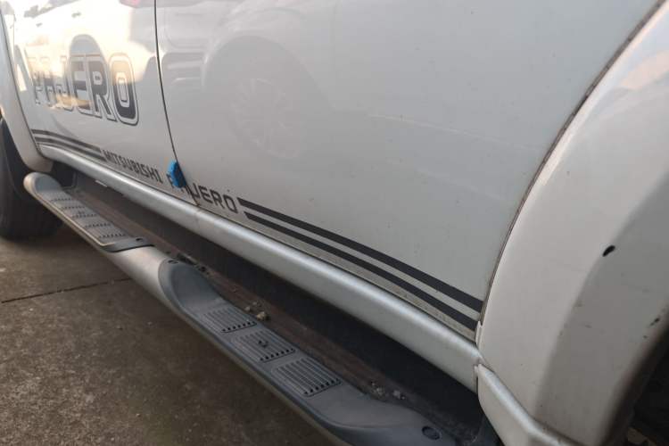 Used Mitsubishi Pajero Sport 2013 2.4L Manual Two-Wheel Drive Comfort Edition Left Side Sill