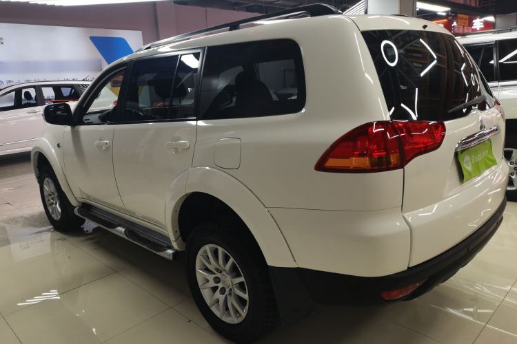 Used Mitsubishi Pajero Sport 2013 2.4L Manual Two-Wheel Drive Comfort Edition Left Side