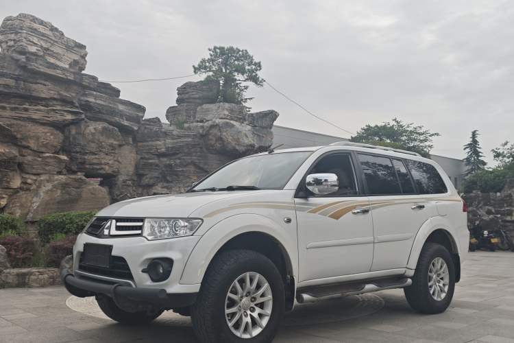 Used Mitsubishi Pajero Sport 2013 3.0L Automatic 4x4 Flagship Edition Guazi used car, China used car export, Used car for sale, Used cars, Cheapest cars for sale