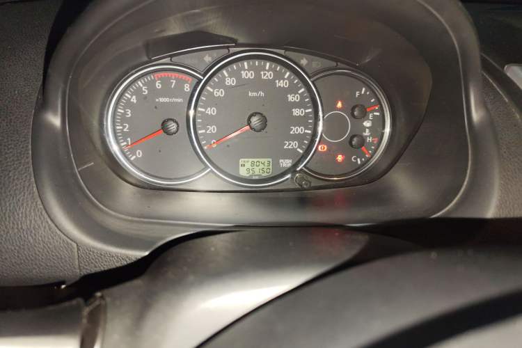 Used Mitsubishi Pajero Sport 2013 2.4L Manual Two-Wheel Drive Comfort Edition Odometer Close Up