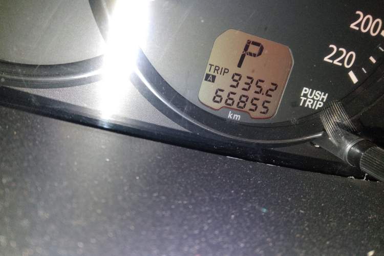 Used Mitsubishi Pajero Sport 2013 3.0L Automatic 4x4 Executive Edition Odometer Close Up