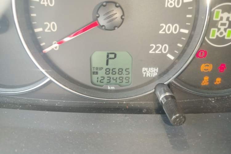 Used Mitsubishi Pajero Sport 2013 3.0L Automatic 4x4 Flagship Edition Odometer Close Up