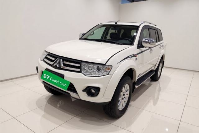 Ojetý Mitsubishi Pajero Sport 2013 3.0L Automatic 4x4 Flagship Edition