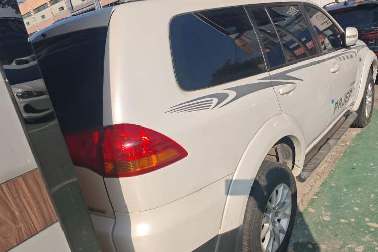 Used Mitsubishi Pajero Sport 2013 2.4L Manual Two-Wheel Drive Comfort Edition Rear