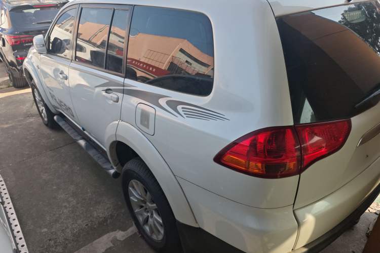 Used Mitsubishi Pajero Sport 2013 2.4L Manual Two-Wheel Drive Comfort Edition Rear Left 45 Deg