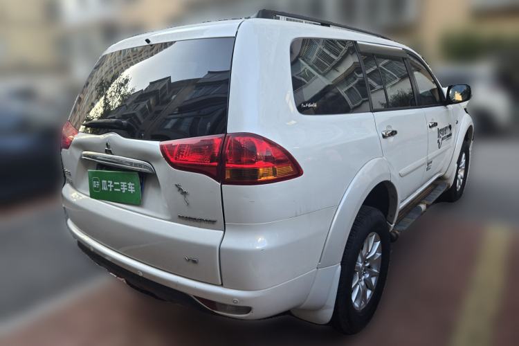 Used Mitsubishi Pajero Sport 2013 3.0L Automatic 4x4 Executive Edition Rear Left 45 Deg