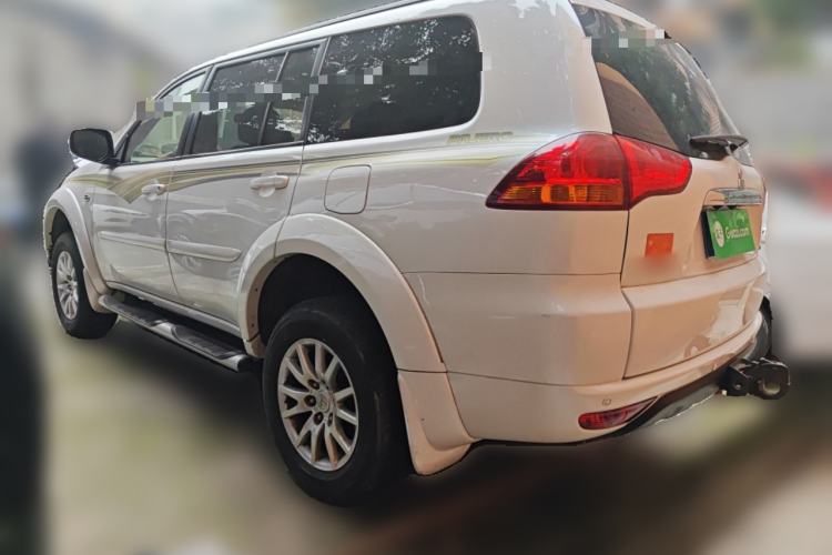 Used Mitsubishi Pajero Sport 2013 3.0L Automatic Two-Wheel Drive Luxury Edition Rear Left 45 Deg