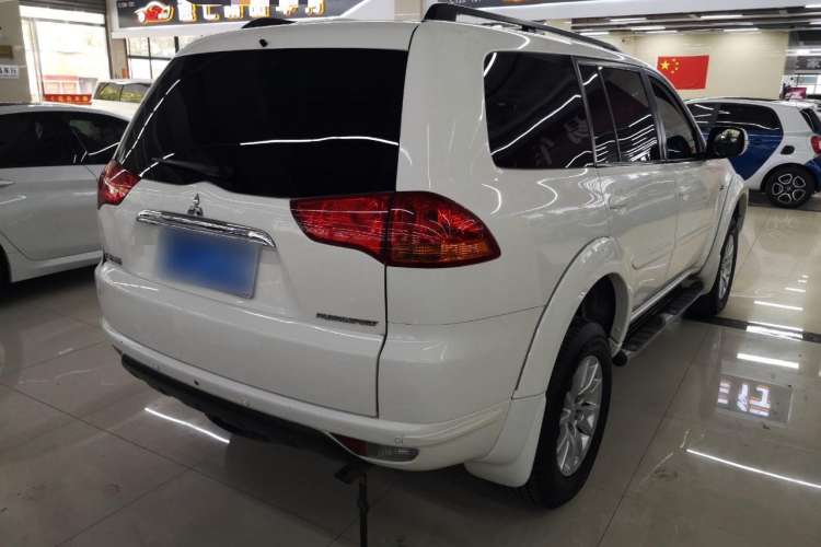 Used Mitsubishi Pajero Sport 2013 3.0L Automatic Two-Wheel Drive Luxury Edition Rear Right 45 Deg