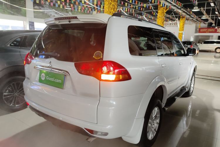 Used Mitsubishi Pajero Sport 2013 3.0L Automatic Two-Wheel Drive Luxury Edition Rear Right 45 Deg